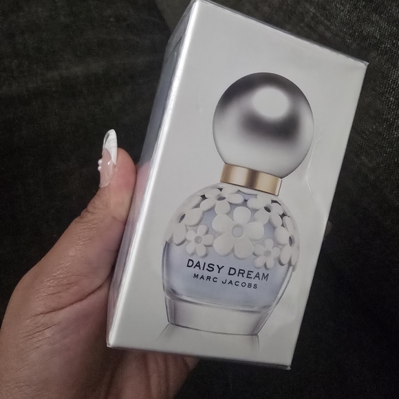 Marc Jacobs Daisy Dream Eau de Toilette 30ml - Picture 6 of 6